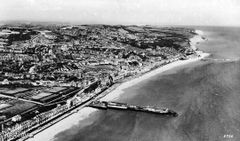 Another-aerial-view-of-White-Rock-looking-towards-the-Old-Town.1935.-3